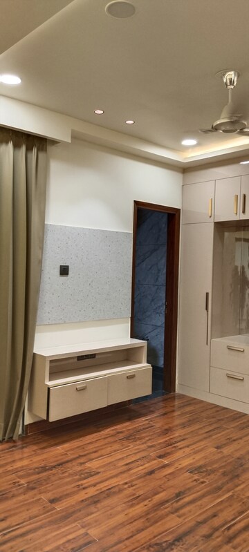 Furnished Amenities in 4 BHK Builder Floor at SS Mayfield Gardens, Sector 51 – for Rent