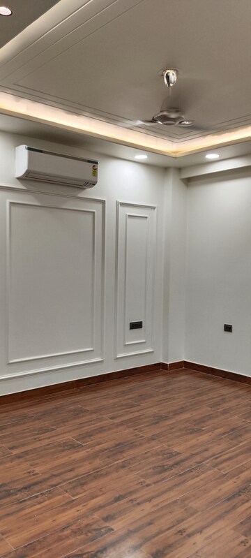 Room in 4 BHK Builder Floor at SS Mayfield Gardens, Sector 51 – for Rent