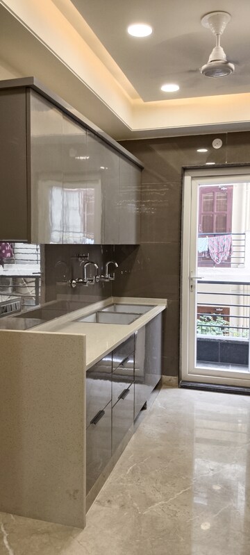 Kitchen in 4 BHK Builder Floor at SS Mayfield Gardens, Sector 51 – for Rent
