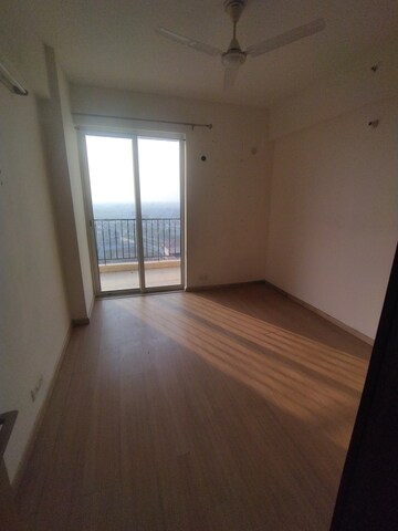Room in 3 BHK Apartment at DLF New Town Heights III, Sector 91 – for Rent