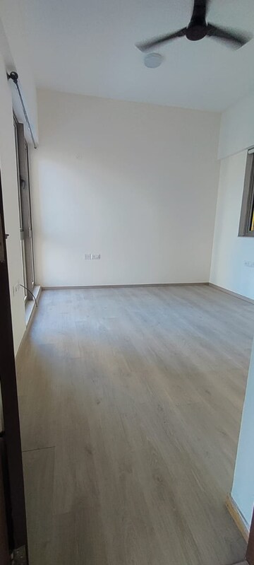 Room in 2.5 BHK Apartment at Bharat Arize, Goregaon West – for Rent
