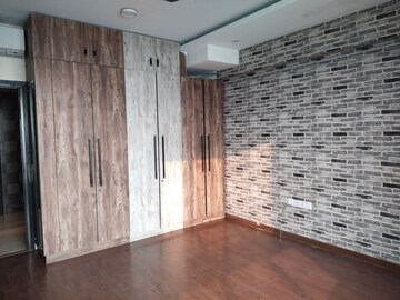 Room in 4 BHK Apartment at ATS Triumph, Sector 104 – for Rent