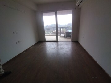 Room in 4 BHK Builder Floor at DLF Garden City Plots I, Sector 91 – for Rent