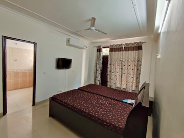 Bedroom in 3 BHK Apartment at Sector 20 – for Rent