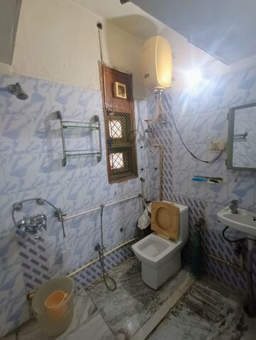 Living Room in 2.5 BHK Builder Floor at Vaishali Sector 4 – for Rent