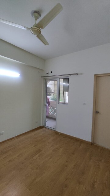 Room in 3 BHK Apartment at Moti Nagar – for Rent