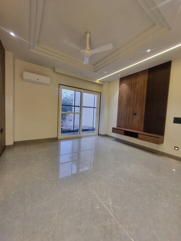 Room in 3 BHK Apartment at Birla Navya, Sector 63a – for Rent