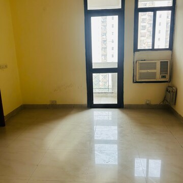 Room in 3 BHK Apartment at Vipul Greens, Sector 48 – for Rent