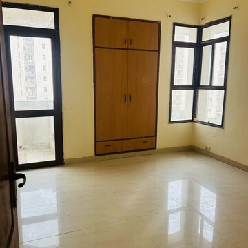 Room in 3 BHK Apartment at Vipul Greens, Sector 48 – for Rent