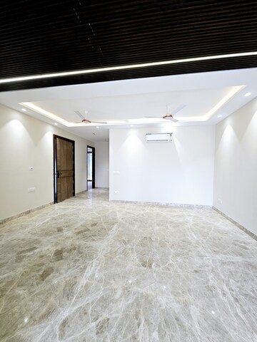 Room in 4 BHK Builder Floor at SS Mayfield Gardens, Sector 51 – for Sale