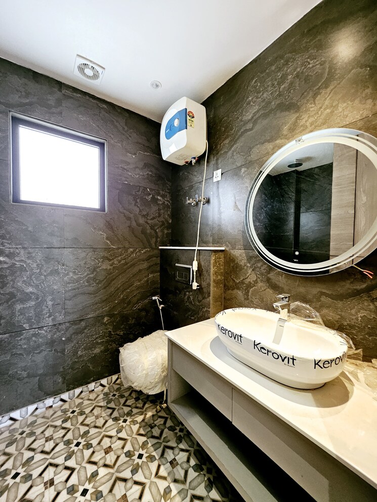 Bathroom, ss-mayfield-gardens 4 Bedroom 300 Sq.Yd. Builder Floor In Sector 51 Gurgaon 8167645