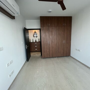 Room in 3 BHK Apartment at Oberoi Sky City, Khande Rao Dongari – for Rent