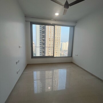 Room in 3 BHK Apartment at Oberoi Sky City, Khande Rao Dongari – for Rent