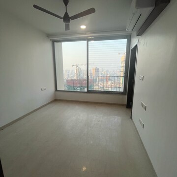 Room in 3 BHK Apartment at Oberoi Sky City, Khande Rao Dongari – for Rent