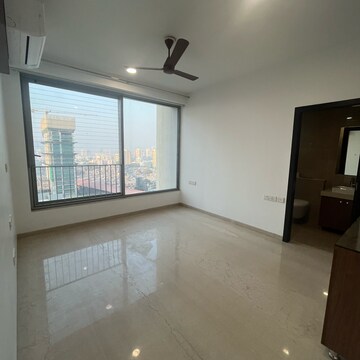 Room in 3 BHK Apartment at Oberoi Sky City, Khande Rao Dongari – for Rent