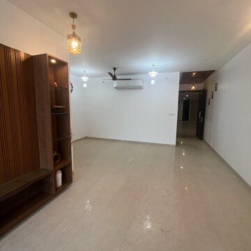 Room in 3 BHK Apartment at Oberoi Sky City, Khande Rao Dongari – for Rent