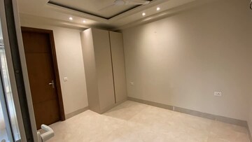 Room in 4 BHK Apartment at Emaar Emerald Floors Premier, Sector 65 – for Rent
