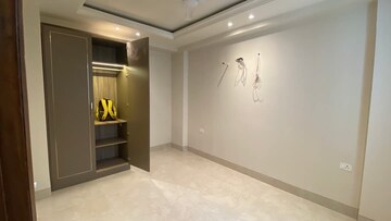 Room in 4 BHK Apartment at Emaar Emerald Floors Premier, Sector 65 – for Rent