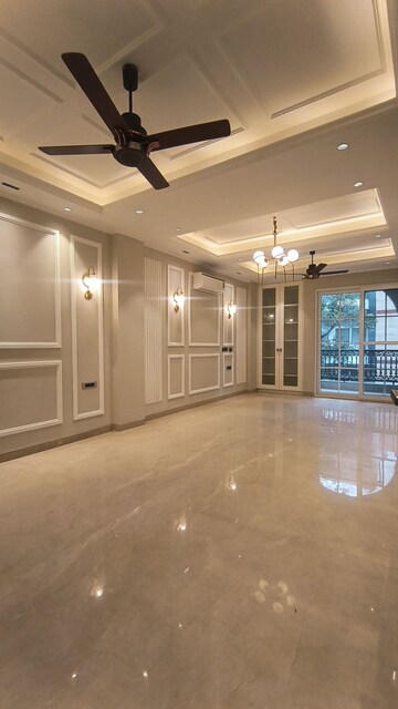 Room in 4 BHK Apartment at Emaar Emerald Floors Premier, Sector 65 – for Rent