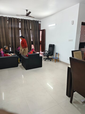 Master Bedroom in 3.5 BHK Builder Floor at Ardee City, Sector 52 – for Rent