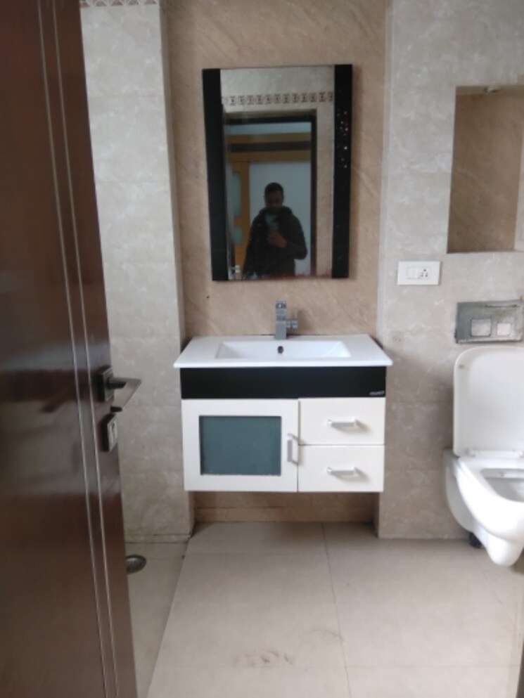 Bathroom, sector 22 dwarka 3 Bedroom 1950 Sq.Ft. Apartment In Sector 22 Dwarka Delhi 8167743