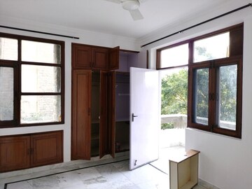 Room in 2 BHK Apartment at Sector 5 Dwarka – for Sale