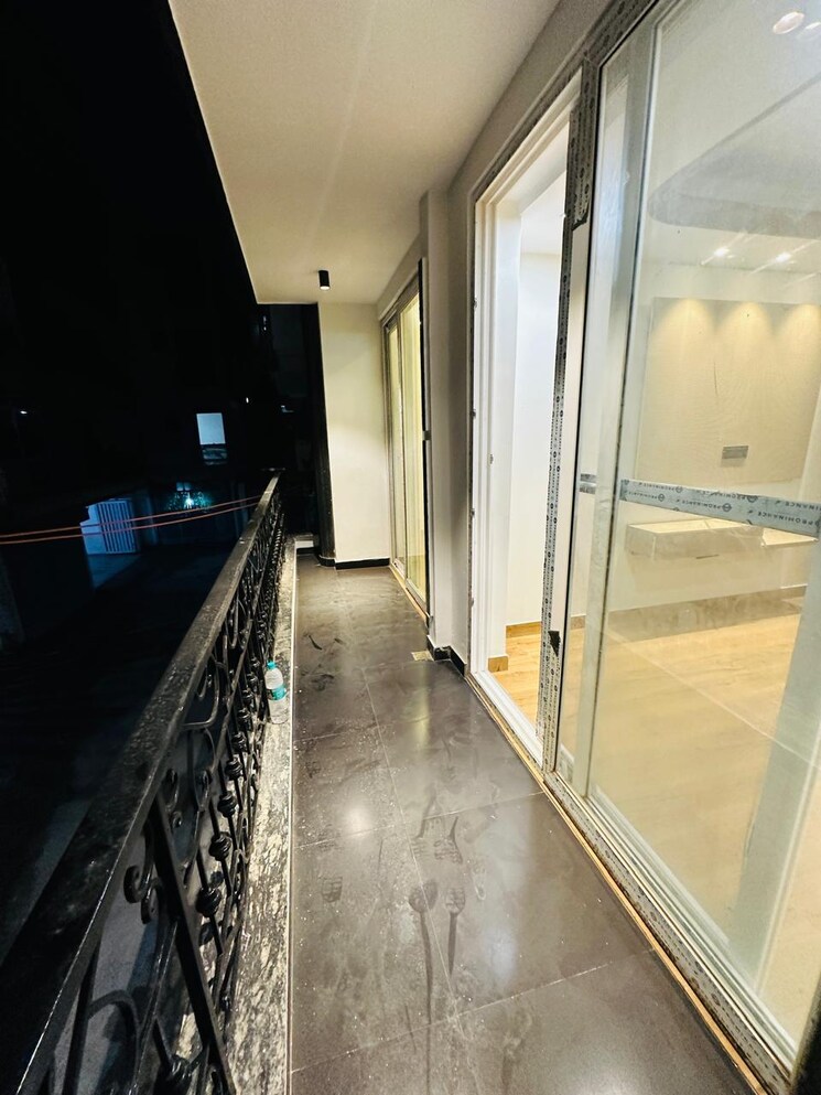 Balcony, chattarpur 3 Bedroom 150 Sq.Yd. Builder Floor In Chattarpur Delhi 8167753