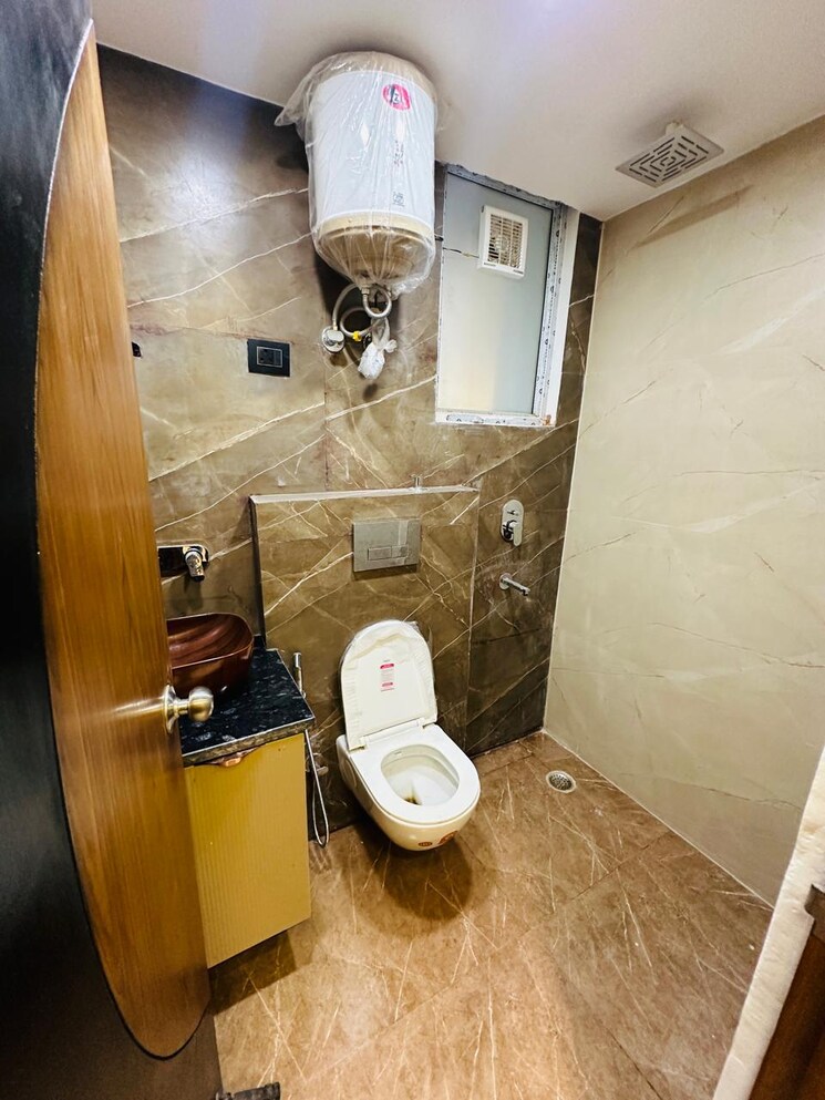 Bathroom, chattarpur 3 Bedroom 150 Sq.Yd. Builder Floor In Chattarpur Delhi 8167753