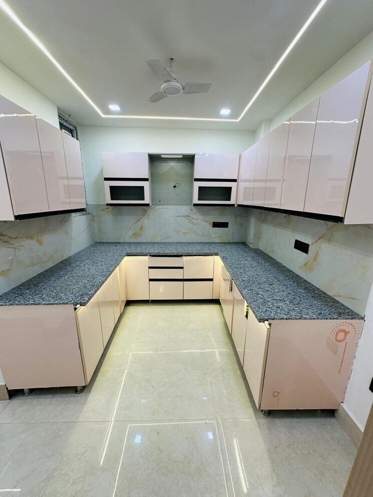 Kitchen, chattarpur 3 Bedroom 150 Sq.Yd. Builder Floor In Chattarpur Delhi 8167753