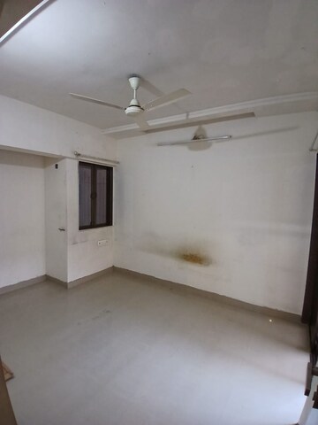 Room in 1.5 BHK Apartment at Madhav Palacia, Ghodbunder Road – for Rent