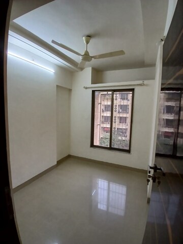 Room in 1.5 BHK Apartment at Madhav Palacia, Ghodbunder Road – for Rent