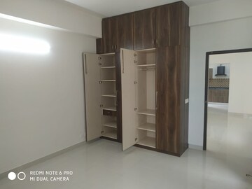 Room in 3.5 BHK Apartment at Emaar Palm Hills, Sector 77 – for Sale