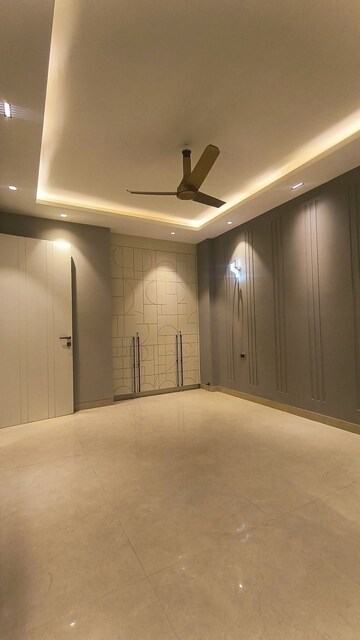 Room in 3 BHK Apartment at Ireo Victory Valley, Sector 67 – for Rent