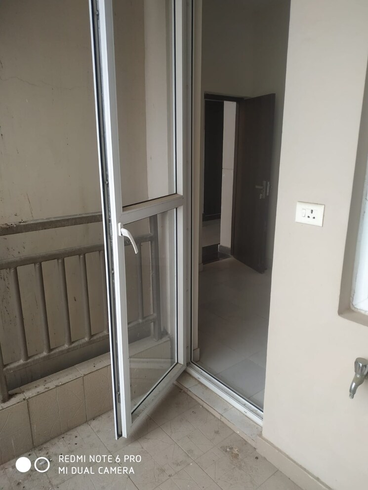 Room, emaar-palm-hills 3.5 Bedroom 2000 Sq.Ft. Apartment In Sector 77 Gurgaon 8167772