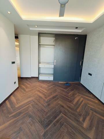 Room in 4 BHK Builder Floor at Ansal API Esencia, Sector 67 – for Rent