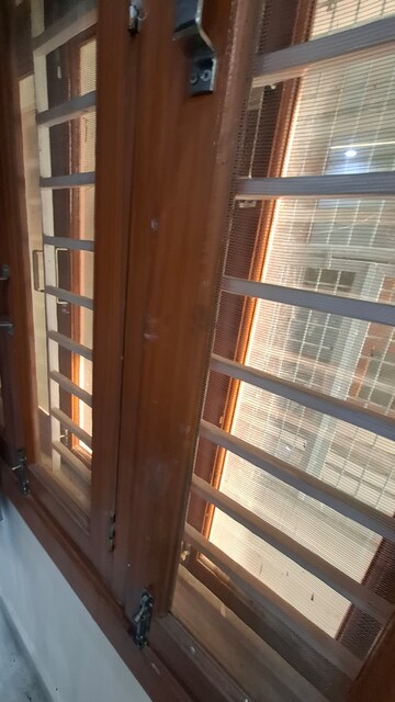 Furnished Amenities in 3 BHK Builder Floor at Mansa Ram Park – for Rent