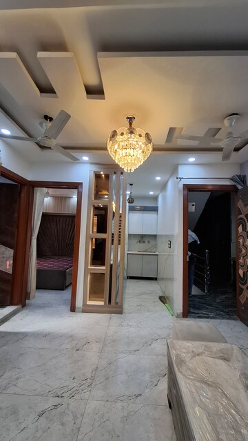 Furnished Amenities in 3 BHK Builder Floor at Mansa Ram Park – for Rent