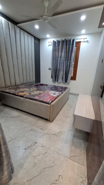 Furnished Amenities in 3 BHK Builder Floor at Mansa Ram Park – for Rent