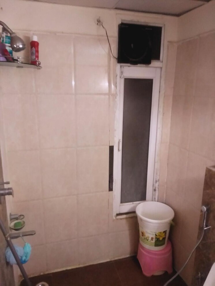 Bathroom, omkar-royal-nest 3 Bedroom 1380 Sq.Ft. Apartment In Tech Zone 4 Greater Noida Greater Noida 8167922