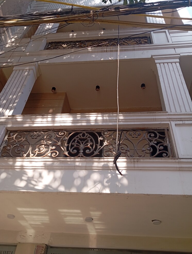 Exterior View, krishna nagar 3.5 Bedroom 150 Sq.Yd. Builder Floor In Krishna Nagar Delhi 8168004