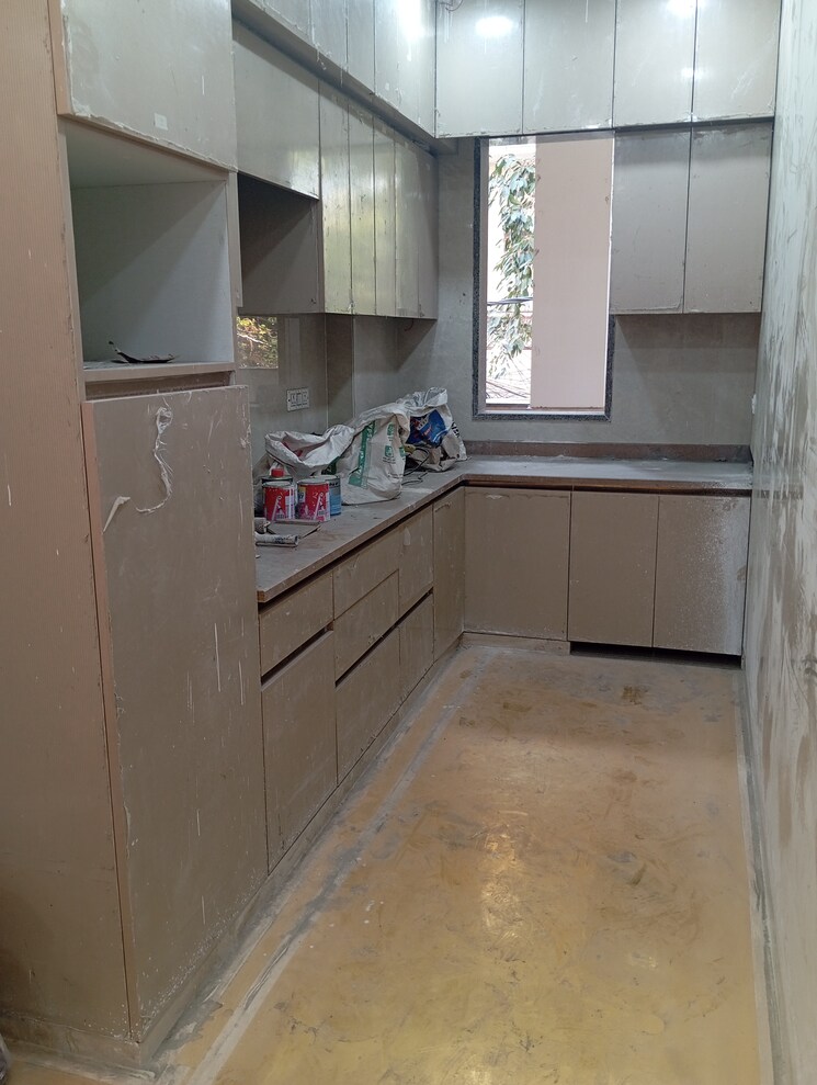Kitchen, krishna nagar 3.5 Bedroom 150 Sq.Yd. Builder Floor In Krishna Nagar Delhi 8168004