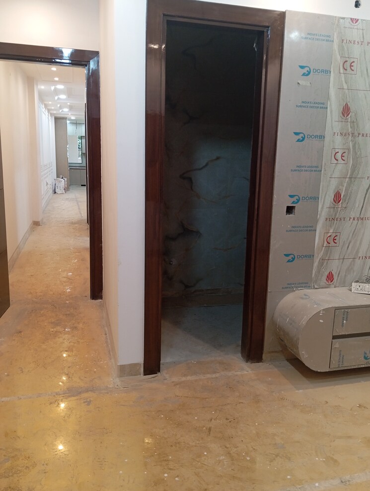 undefined, krishna nagar 3.5 Bedroom 150 Sq.Yd. Builder Floor In Krishna Nagar Delhi 8168004