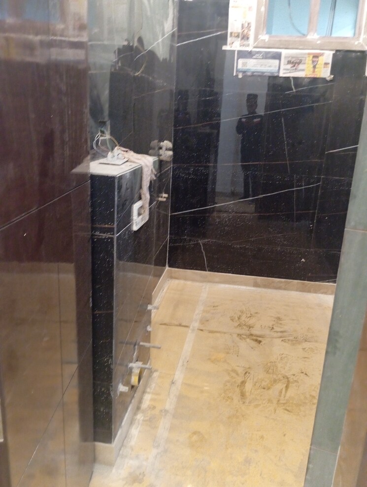 undefined, krishna nagar 3.5 Bedroom 150 Sq.Yd. Builder Floor In Krishna Nagar Delhi 8168004