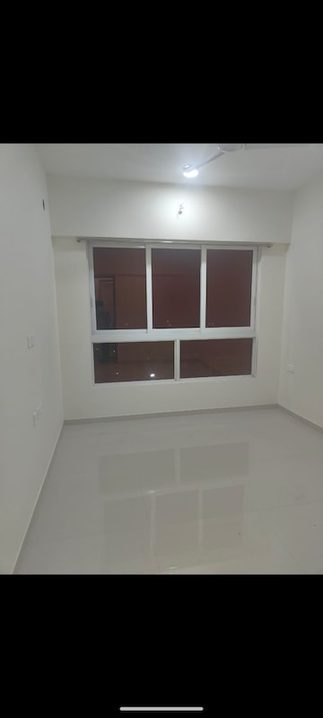 Room in 2 BHK Apartment at Shapoorji Pallonji Alpine, Kandivali East – for Rent