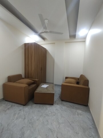 Living Room in 1 BHK Builder Floor at DLF City Gurgaon, Sector 27 – for Rent