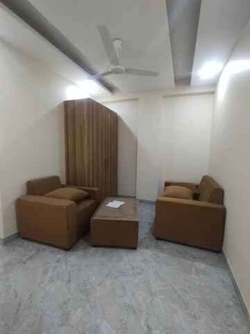 Living Room in 1 BHK Builder Floor at DLF City Gurgaon, Sector 27 – for Rent