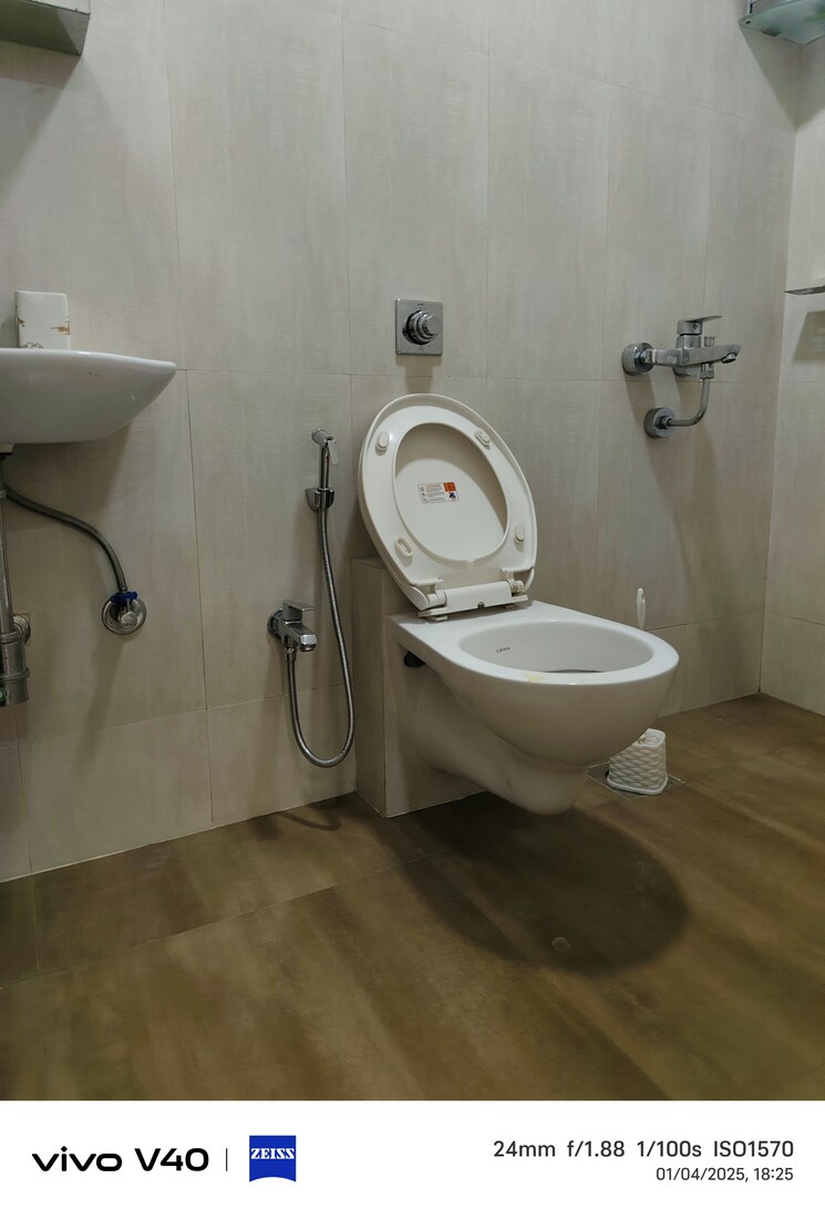 Bathroom, vijay-orovia 2 Bedroom 850 Sq.Ft. Apartment In Ghodbunder Road Thane 8168072