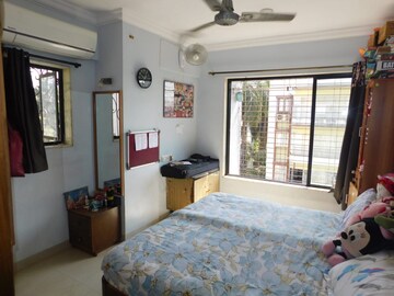 Bedroom in 2 BHK Apartment at Andheri West – for Sale