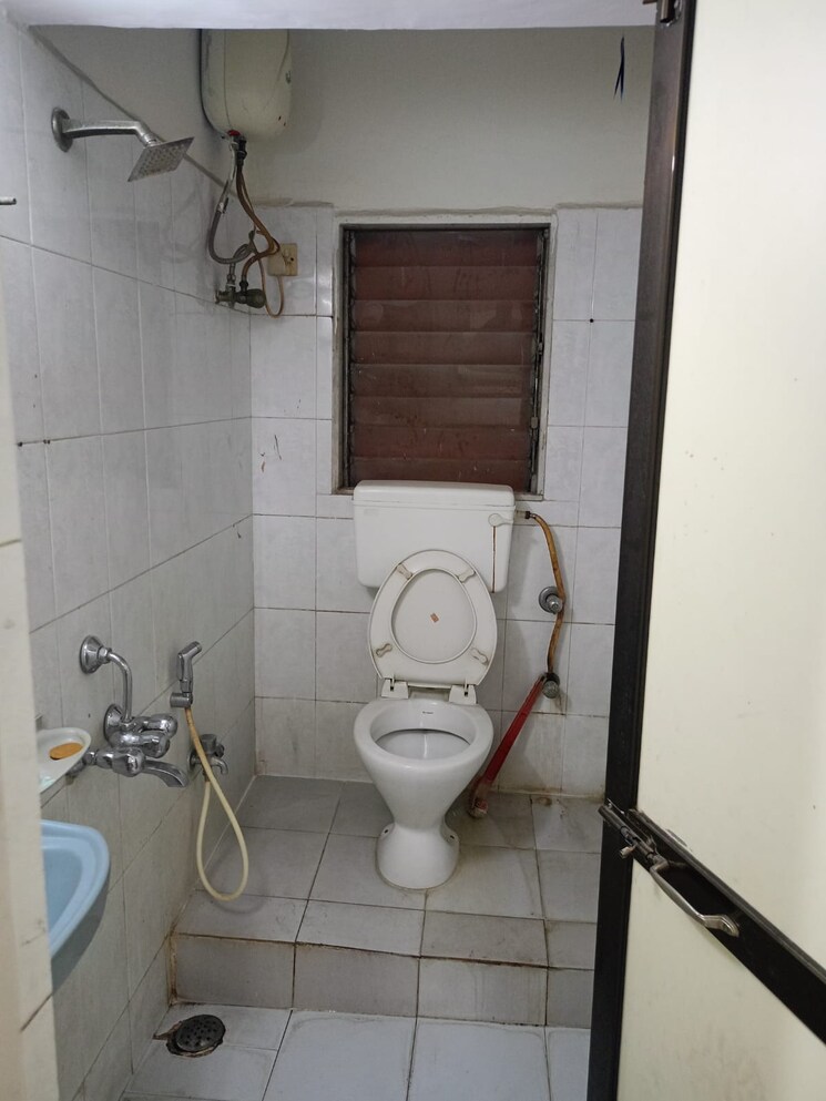 Bathroom, happy-valley 2 Bedroom 786 Sq.Ft. Apartment In Manpada Thane 8168233