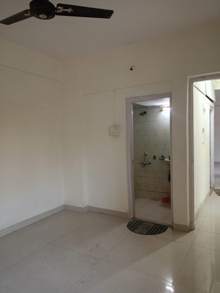 Room, happy-valley 2 Bedroom 786 Sq.Ft. Apartment In Manpada Thane 8168233